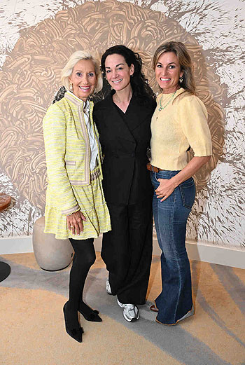 Kristina Tr&ouml;ger (Pr&auml;sidentin Club europ&auml;ischer Unternehmerinnen), Gr&auml;fin Charlotte von Oeynhausen und Thamara Barth / CeU-Talk mit Hannes Jaenicke &uuml;ber das Thema: Boden, Klima, Natur / Club europ&auml;ischer Unternehmerinnen l&auml;dt zum Vortrag, Gespr&auml;ch und Empfang im Hotel Mandarin Oriental am 25. M&auml;rz 2025 (&copy;Foto: ABR-Pictures / Frank Rollitz)